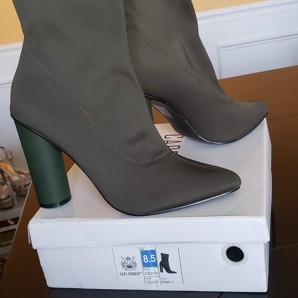 Shoes - Picture 3 of 3